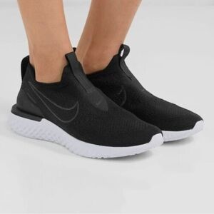 Nike Epic Phantom React Flyknit Women's 9 Black Running Shoes Athletic Sneakers